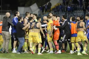 XAMOΣ στο τέλος, "κυνήγησαν" Ουάρντα! (φώτος)