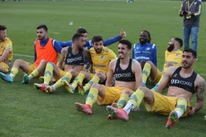 (ΒΙΝΤΕΟ/ΦΩΤΟΣ) Πάρτι με τους Πορτοκαλί στο τέλος!