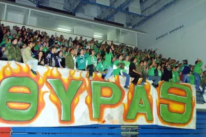 Ομόνοια-ΑΠΟΕΛ: Όταν ντύθηκε στα πράσινα & τα πορτοκαλί το "Ελευθερία" (φώτος)
