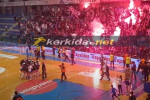 (ΒΙΝΤΕΟ Kerkida) Ο πόντος - τίτλου και η... έκρηξη στο κλειστό!