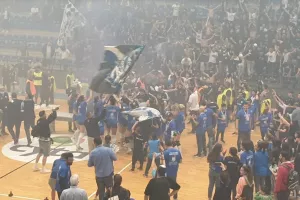 H απονομή στις πρωταθλήτριες! (Φώτος/Bίντεο)