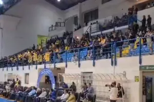 Ατμόσφαιρα... στο "Κίτιον": "ΑΕΛ παίξε γερά..." (Βίντεο)