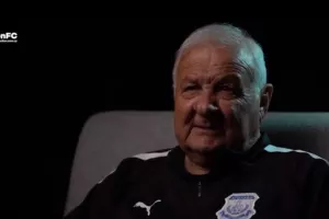 Κάλεσμα απ' τον... αιώνιο φροντιστή: "Συσπείρωση και όλοι μια γροθιά" (Βίντεο)