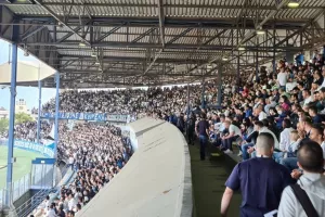 Είσοδος και... τρομερή υποδοχή! (Φώτος/Βίντεο)