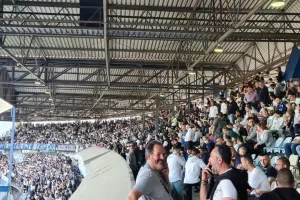 Είσοδος και... τρομερή υποδοχή! (Φώτος/Βίντεο)