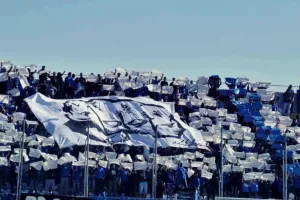 "Μένουμε έξω από το γήπεδα δείχνοντας την σημασία της θυσίας/ Έχουμε την ομάδα για μόνο νίκες"