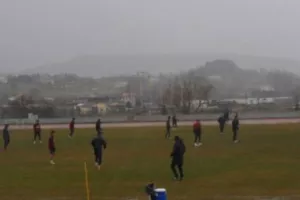 Ελλάδα/ Διακόπηκε η προπόνηση λόγω... κεραυνού