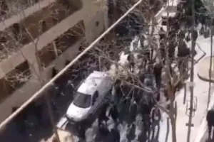 Πορεία των οπαδών του Δικεφάλου και της Παρτιζάν στους δρόμους της Μασσαλίας (βίντεο)