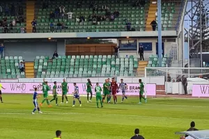 Πέναλτι, On field review και… κόκκινη σε Κβάσουκ