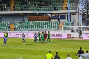Πέναλτι, On field review και… κόκκινη σε Κβάσουκ