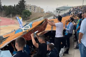 (ΒΙΝΤΕΟ/ΦΩΤΟΣ) Θερμή υποδοχή με πανό και χαρτόνια 
