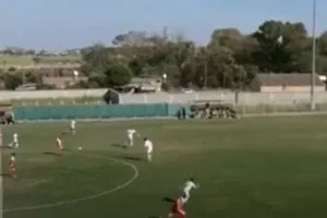 (Κύπρος) Γκολάρα, με βολίδα από το κέντρο του γηπέδου/ΒΙΝΤΕΟ