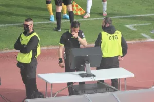 On field και... πέναλτι για την Δόξα