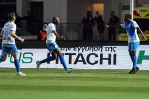 Απόλλων-Άρης: Από ισοπαλία σε ισοπαλία και +6 οι "γαλάζιοι", "έπιασαν" ΑΠΟΕΛ οι "πράσινοι"! (φώτος)