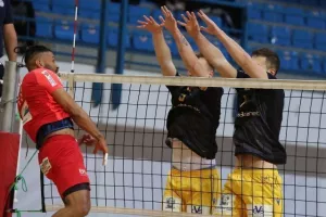 ΑΕΡΑΣ η Νέα Σαλαμίνα, 3-0 το ΑΠΟΕΛ και πρόκριση! (φώτος) 