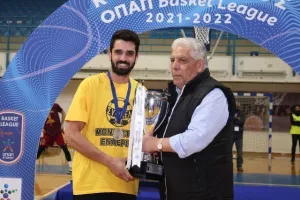 ΚΥΠΕΛΛΟΥΧΟΣ ο Κεραυνός! (Φώτος)