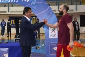 ΚΥΠΕΛΛΟΥΧΟΣ ο Κεραυνός! (Φώτος)