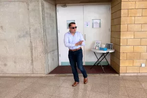 Έτριψε τα... χέρια