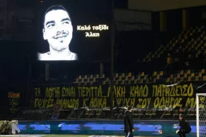 Παίρνει το όνομα του Άλκη η θύρα των επισήμων