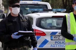 Λεμεσός: Νεαρός γρονθοκόπησε αστυνομικό που τον έγραψε για ζώνη