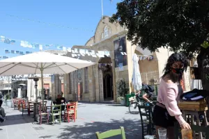 Τι αλλάζει σε καφέ και εστιατόρια από αύριο...