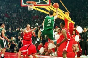 Σπάνιο διπλό μπρέικ στους «αιώνιους» και το ρεκόρ του Βεζένκοφ