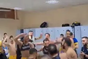 ΧΑΜΟΣ στ' αποδυτήρια του ΑΠΟΕΛ με Πρόδρομο! (βίντεο)