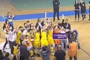 ΑΠΟΕΛ: Σήκωσε το Κύπελλο, πάρτι στην εξέδρα - "Για τα αδέρφια όλα..." (βίντεο)