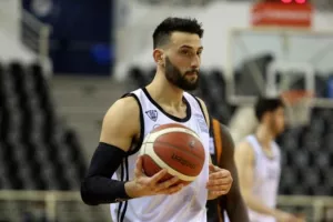 «Μπορούμε να προλάβουμε τα πλέι οφ, θα το παλέψουμε ως το τέλος»