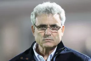 Τ. Αντωνίου: "Κανείς δεν ξεχνά το χέρι Αραγιούρι, το πάτημα του Εφραίμ-Σε 2 περιπτώσεις ο Ρισβάνης..."