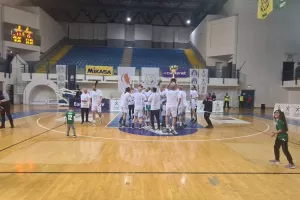 (ΒΙΝΤΕΟ/ΦΩΤΟΣ) Η απονομή στην Ομόνοια και... πάρτι για το treble!