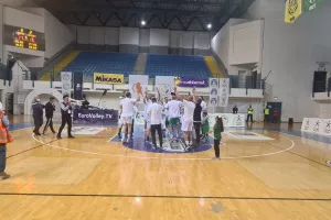 (ΒΙΝΤΕΟ/ΦΩΤΟΣ) Η απονομή στην Ομόνοια και... πάρτι για το treble!