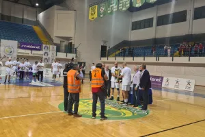 (ΒΙΝΤΕΟ/ΦΩΤΟΣ) Η απονομή στην Ομόνοια και... πάρτι για το treble!