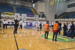 (ΒΙΝΤΕΟ/ΦΩΤΟΣ) Η απονομή στην Ομόνοια και... πάρτι για το treble!