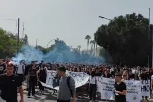 Διαμαρτυρία για τις εξετάσεις τετραμήνων - "Πάρε τις πίσω Υπουργέ" (φώτος)