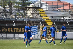 Χθες ντεμπούτο-γκολ στην Α' ομάδα, σήμερα χατ-τρικ και πρωτάθλημα! (φώτος)