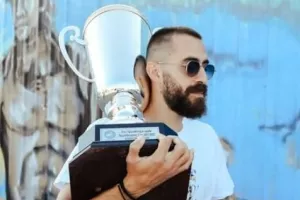 Στη... Γιάφκα το τρόπαιο με φόντο τον Θεό Απόλλωνα! (φώτος)