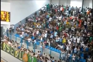 Πορώνει με... "καυτές" ατμόσφαιρες ενόψει τελικού (βίντεο)