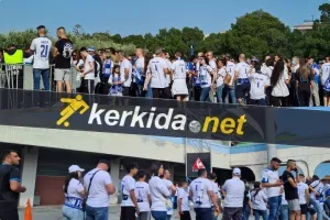 (ΦΩΤΟΣ) Πάρα πολλοί Απολλωνίστες έξω από το Τσίρειο! 