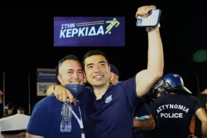 "Κάποιοι προσπαθούσαν με mind games να μας αποπροσανατολίσουν/Μας το χρωστούσε η ιστορία"