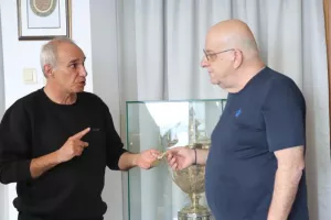 Ο Γαβριηλίδης παρέδωσε στην ΚΟΠ μετάλλιο της σεζόν 1934-1935 