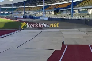 Απόλλων-ΑΠΟΕΛ με προστατευτικά πλακάτ στο ταρτάν (φώτος)