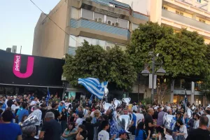 (Πανηγυρισμοί Απόλλων) Στο νοσοκομείο 26χρονος μετά από πετροβολισμό