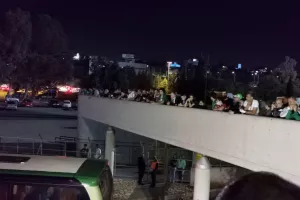 Ομόνοια/Το... σκηνικό κατά την αναχώρηση της αποστολής