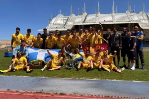 ΑΠΟΕΛ Κ17: Η απονομή των σούπερ... πρωταθλητών! (βίντεο/φώτος)