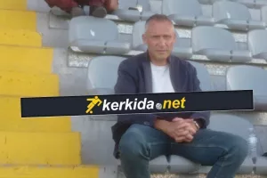 ΕΚΕΙ... ο κόουτς 
