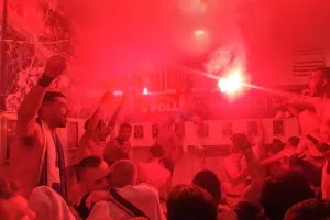 (ΦΩΤΟΣ/ΒΙΝΤΕΟ kerkida) Με πυρσούς και στα... αποδυτήρια!