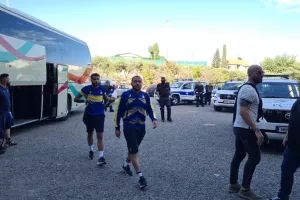 Έφθασε με συνοδεία ελικοπτέρου το ΑΠΟΕΛ (βίντεο/φώτος)