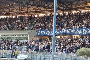 Πραγματικά... δεν πέφτει καρφίτσα!