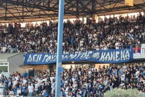 Πραγματικά... δεν πέφτει καρφίτσα!